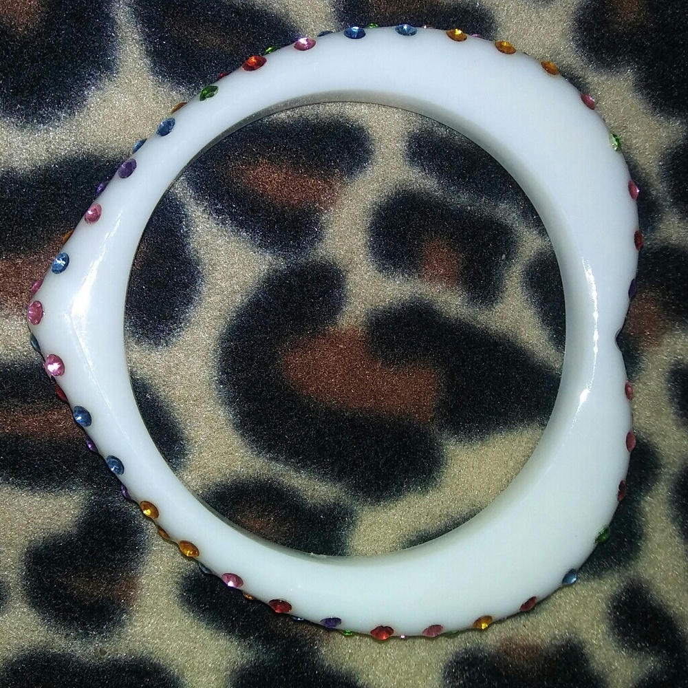 Brand New Heart Shaped Bracelet w/Rhinestones